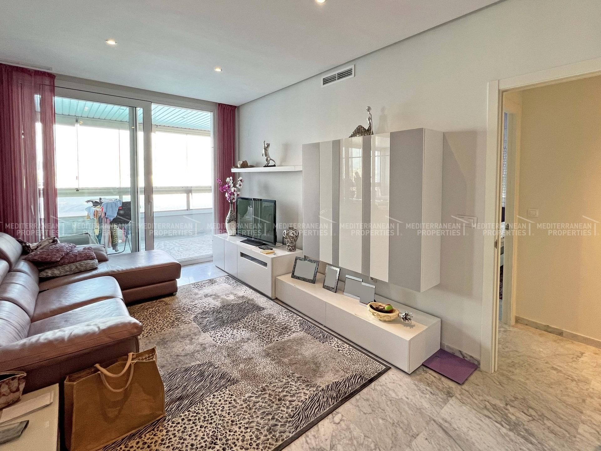 Sala d'estar de Apartament en venda en Benidorm amb Aire condicionat, Terrassa i Piscina