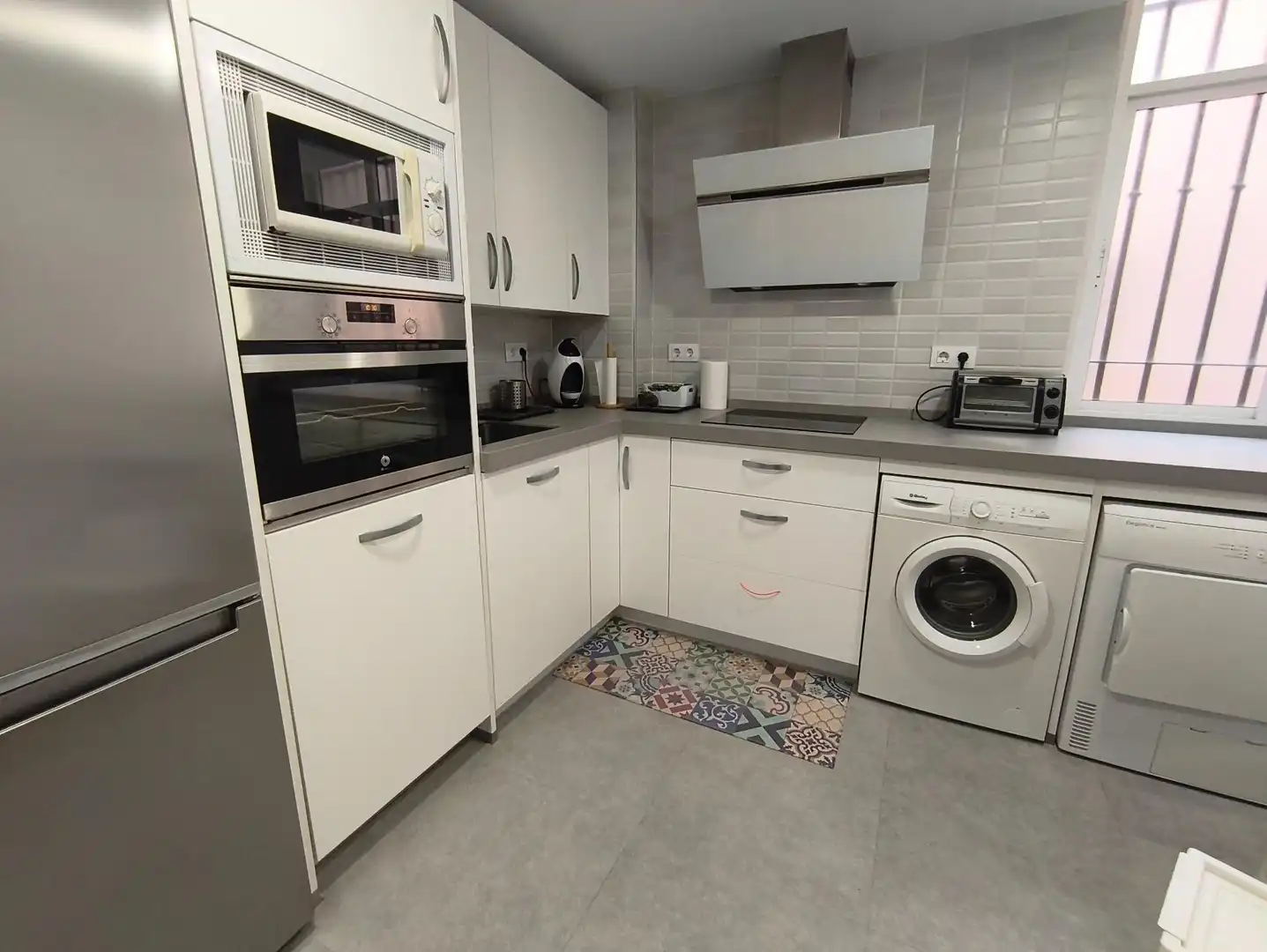 Cuina de Apartament de lloguer en Jerez de la Frontera amb Aire condicionat, Moblat i Balcó