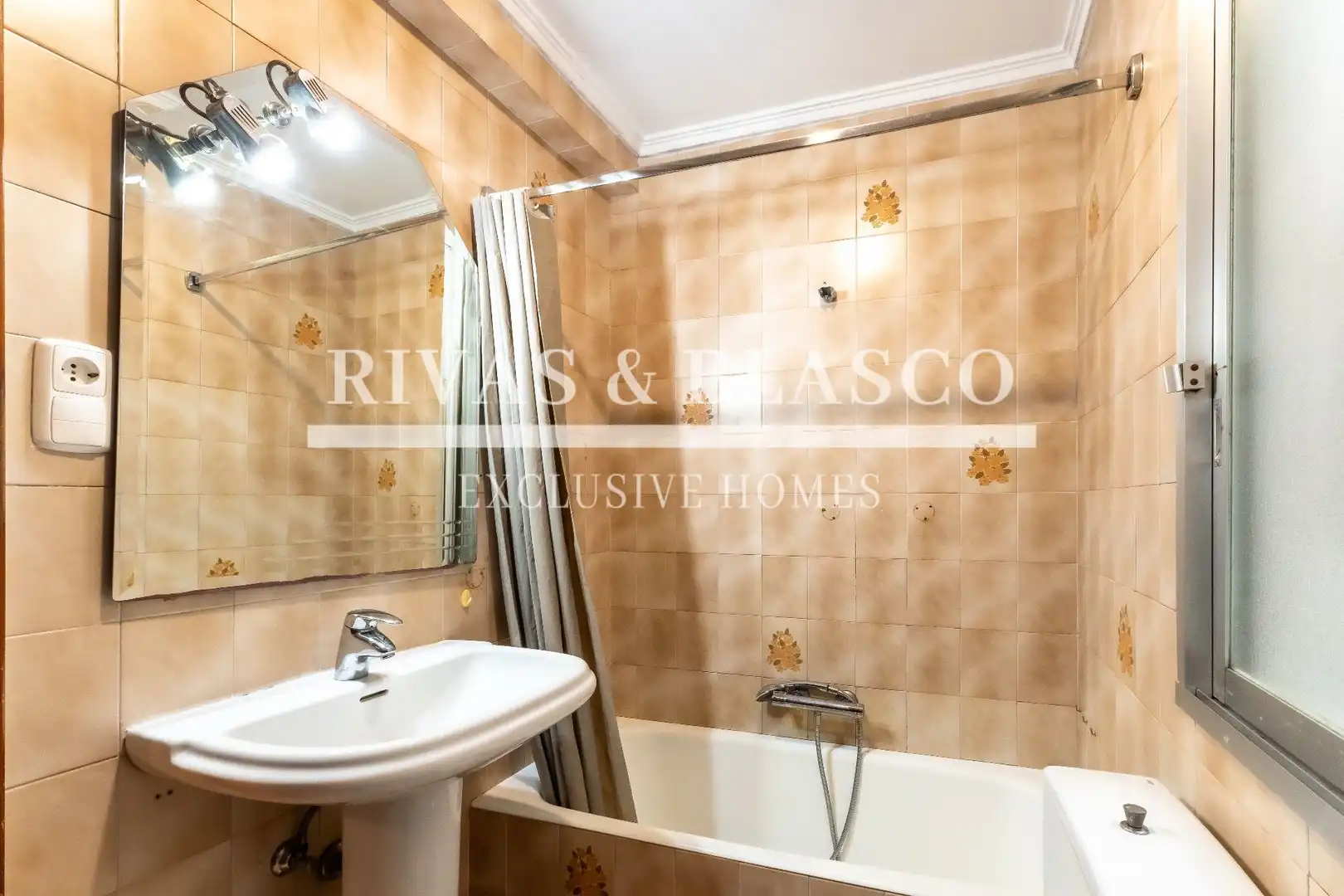 Bathroom of Apartments for sale in Donostia - San Sebastián   with Storage room