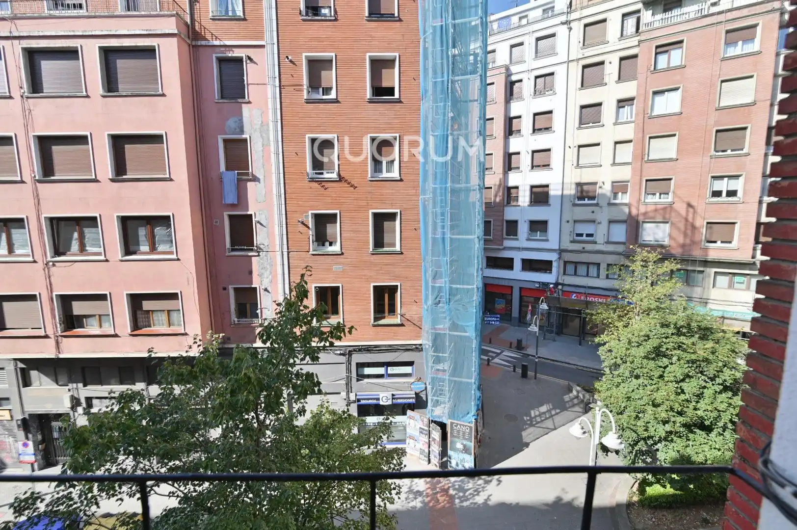 Vista exterior de Pis en venda en Bilbao  amb Calefacció