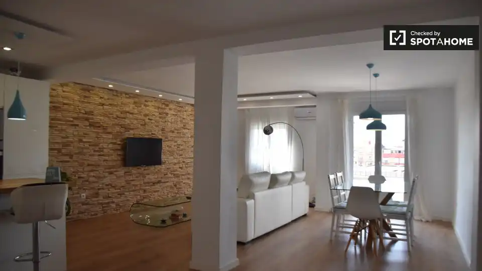 Sala d'estar de Pis de lloguer en Valencia amb Aire condicionat, Calefacció i Moblat