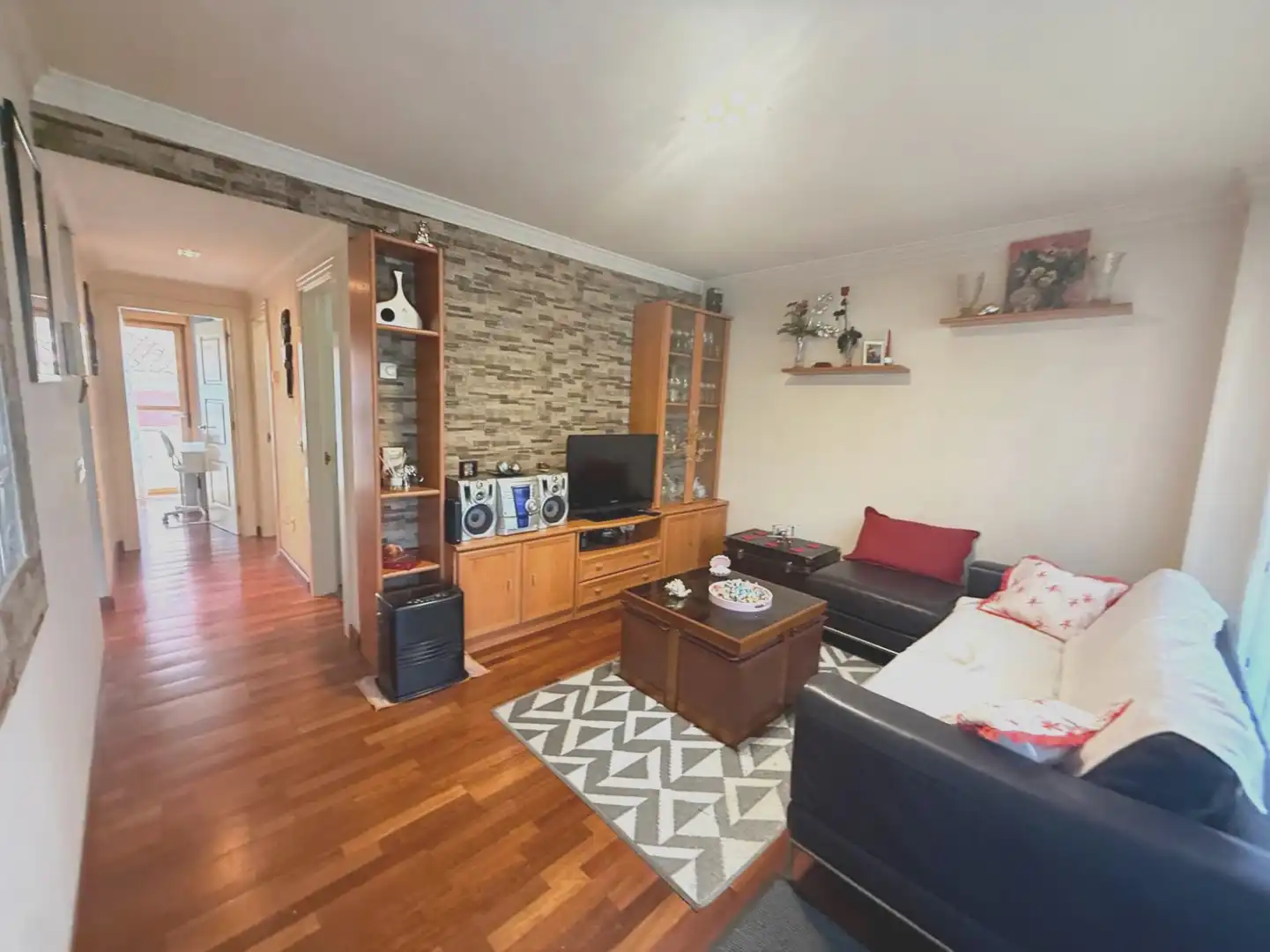 Sala de estar de Piso en venta en Avilés con Calefacción, Terraza y Amueblado