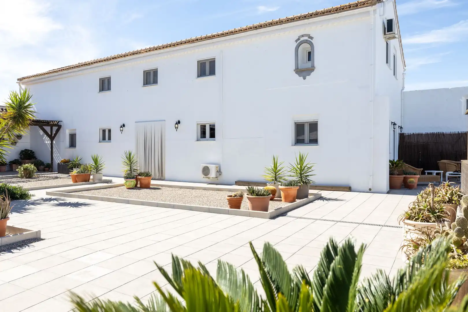 Vista exterior de Casa o xalet en venda en Sierra de Yeguas amb Terrassa i Balcó