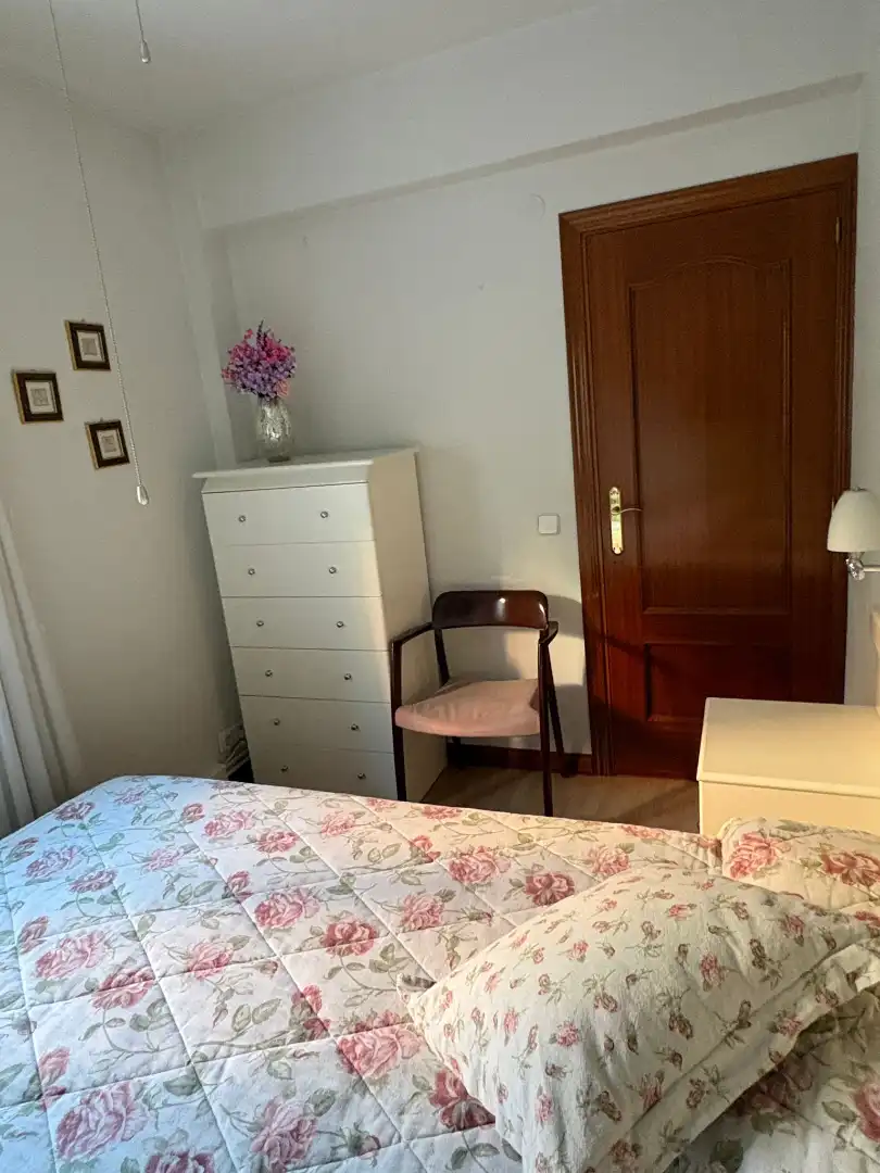 Dormitori de Pis de lloguer en Madrid amb Aire condicionat, Calefacció i Parquet