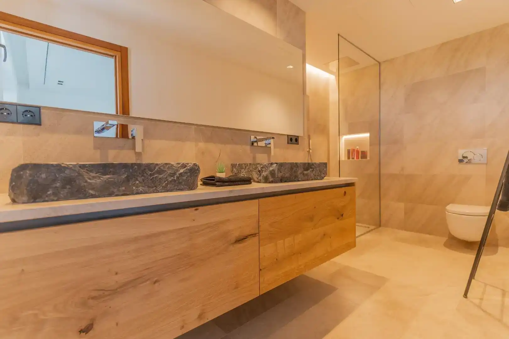 Bathroom of Flat for sale in Santa Eugènia  with Air Conditioner, Private garden and Parquet flooring