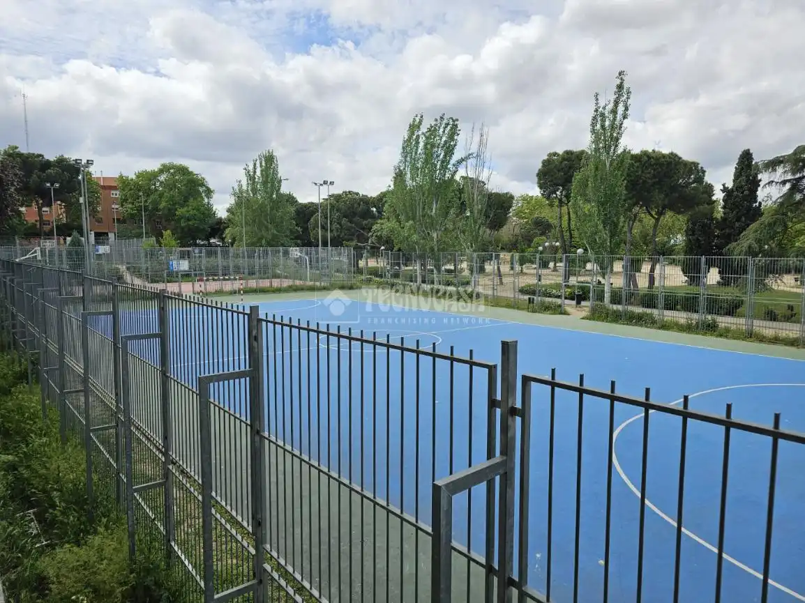 Vista exterior de Piso en venta en Madrid con Calefacción