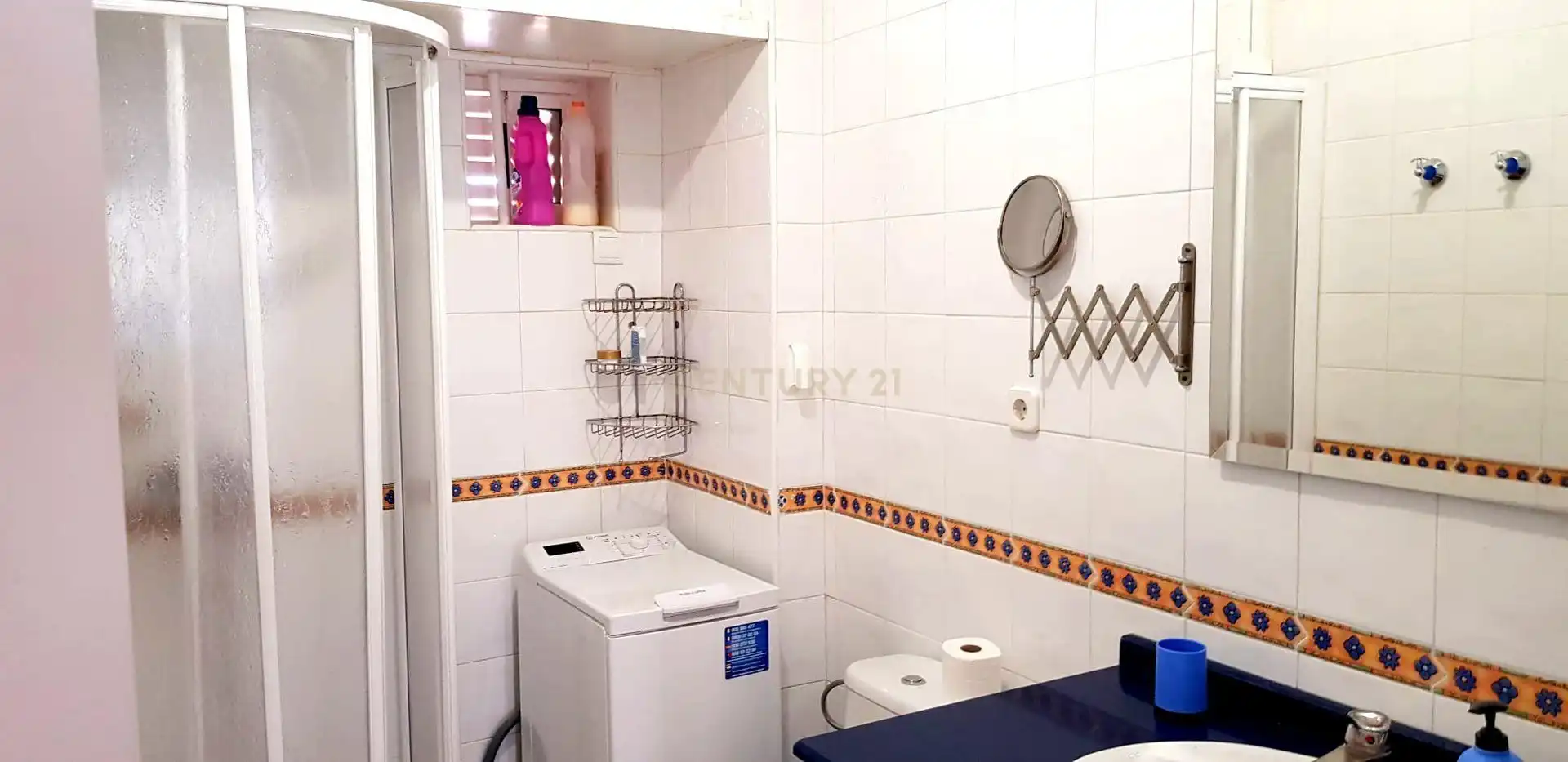 Bathroom of Study for rent in Torremolinos  with Air Conditioner, Private garden and Furnished