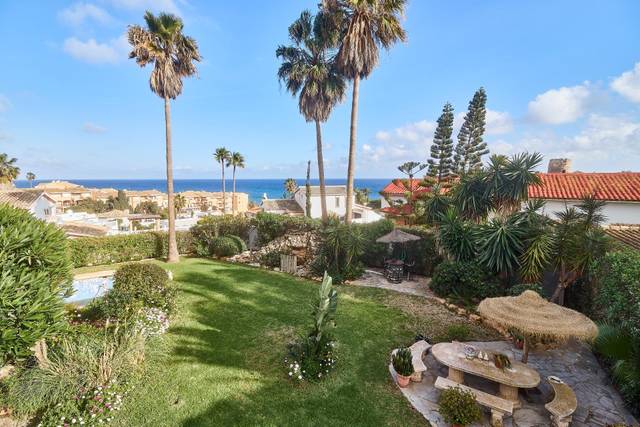 Casa-chalet en Venta en El Faro de Calaburra - Chaparral