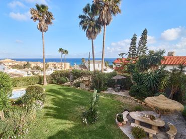 Villa con piscina in vendita a El Faro de Calaburra - Chaparral