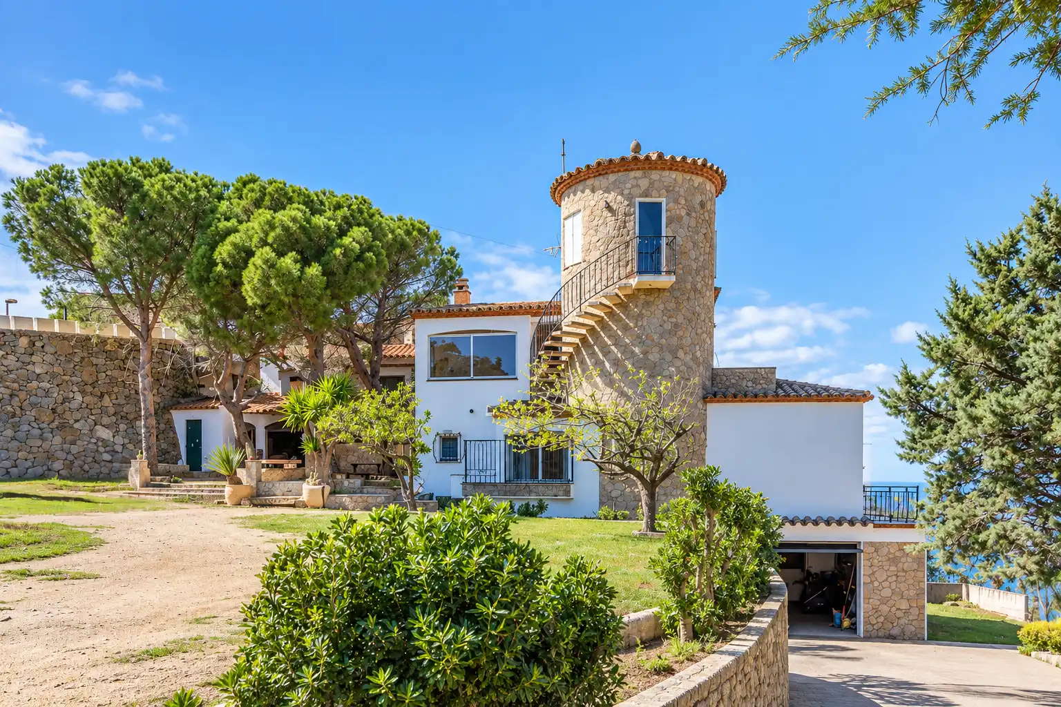 Detached house with terrace for sale in Carrer Víctor Català