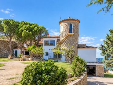 Detached house with balcony for sale in Carrer Víctor Català