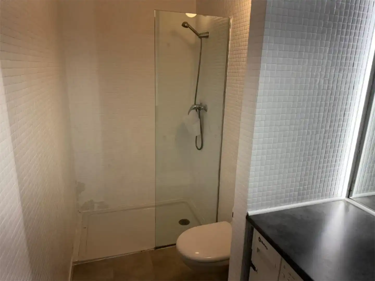 Bathroom of Flat for rent in Vigo   with Parquet flooring, Storage room and Furnished