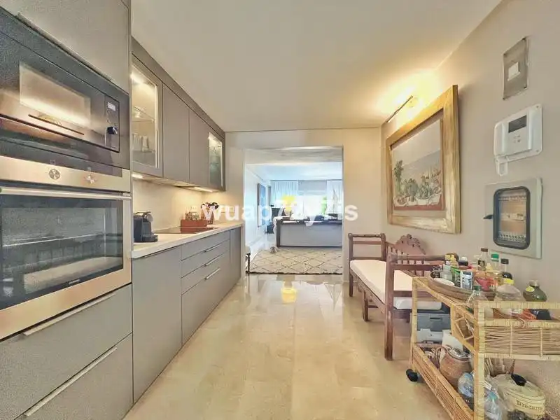 Cuina de Apartament de lloguer en Marbella amb Aire condicionat, Calefacció i Terrassa