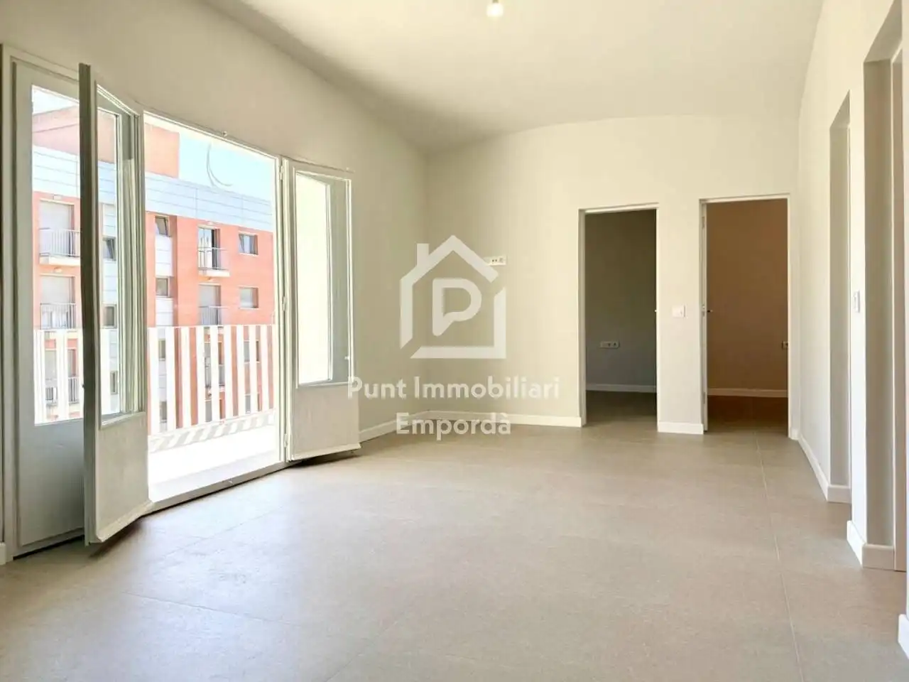 Außenansicht von Wohnung zum Verkauf in Figueres mit Klimaanlage, Heizung und Terrasse