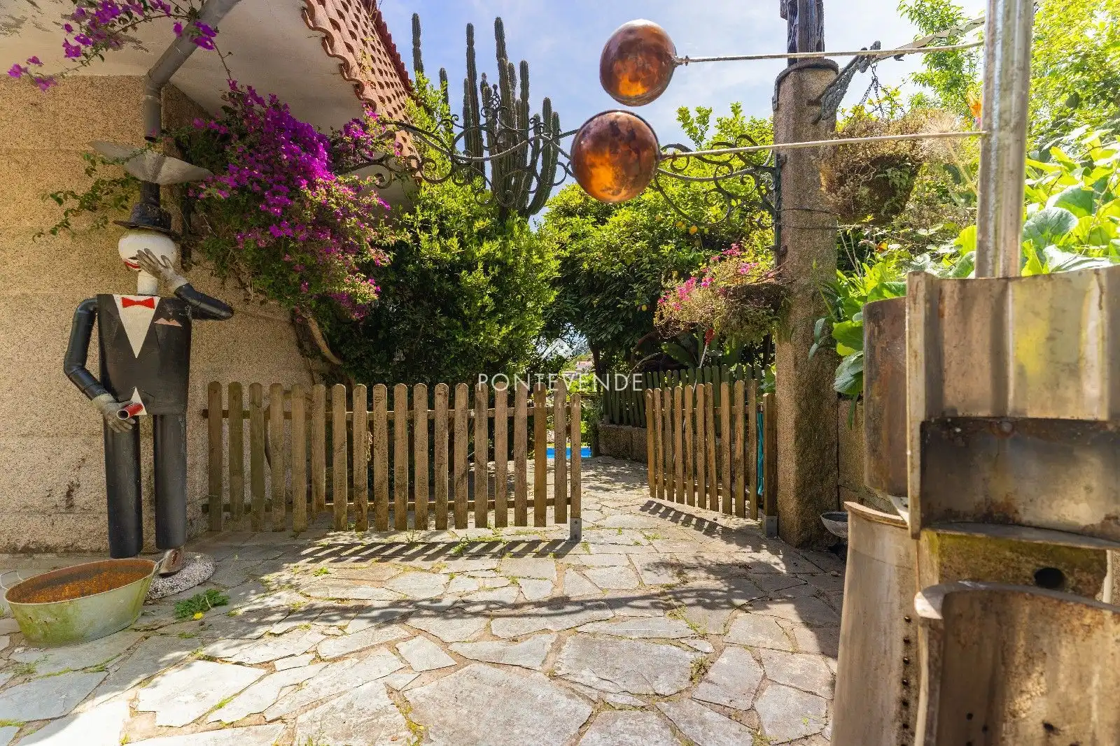 Terrassa de Casa o xalet en venda en Pontevedra Capital  amb Terrassa, Traster i Piscina