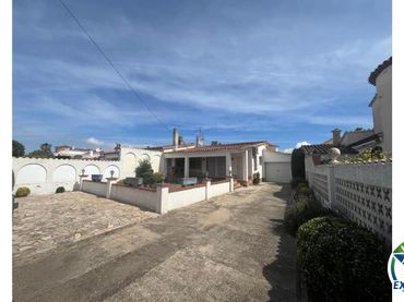 Maison à vendre à Sector peni 115 b 115