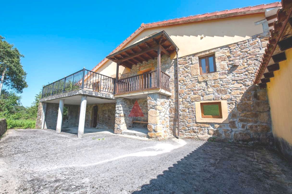 Vista exterior de Casa o xalet en venda en Ruesga amb Jardí privat i Terrassa