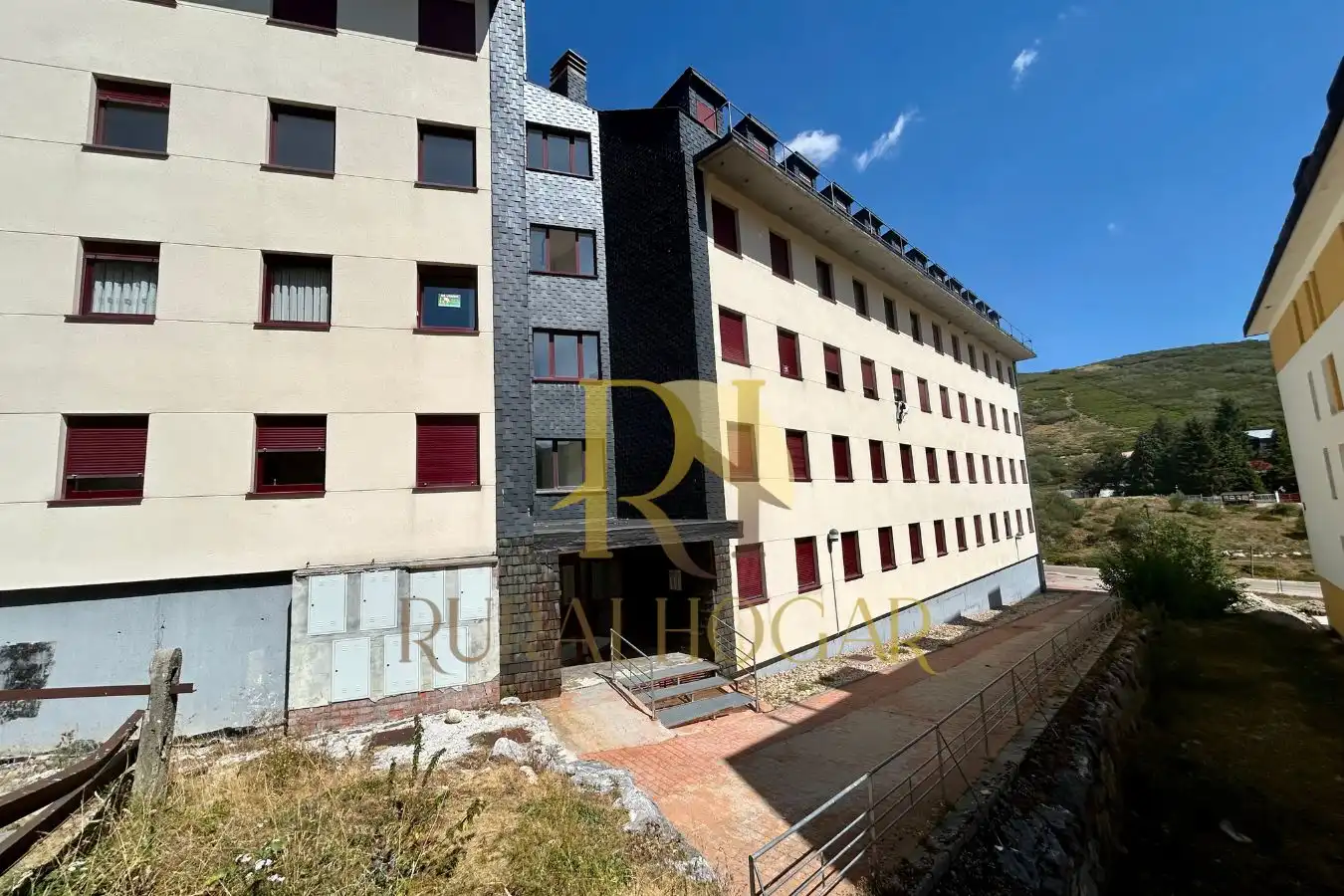 Vista exterior de Apartament en venda en Puebla de Lillo amb Calefacció, Traster i Moblat