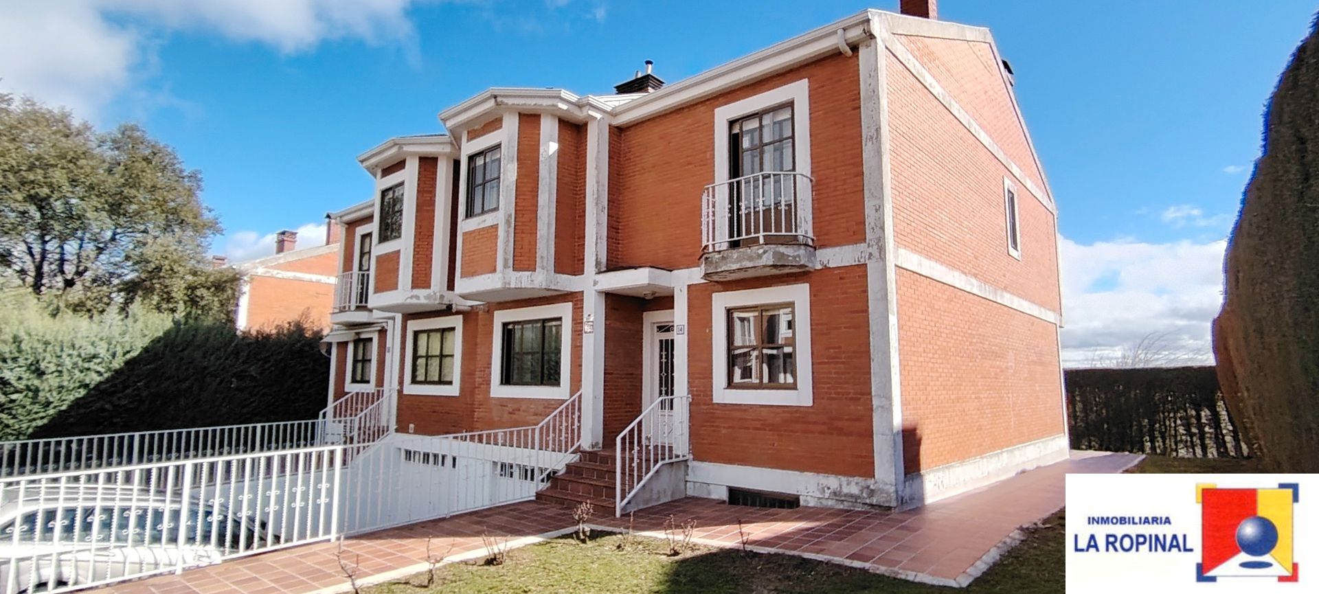 Vista exterior de Casa o xalet en venda en Santa Marta de Tormes amb Calefacció, Jardí privat i Parquet