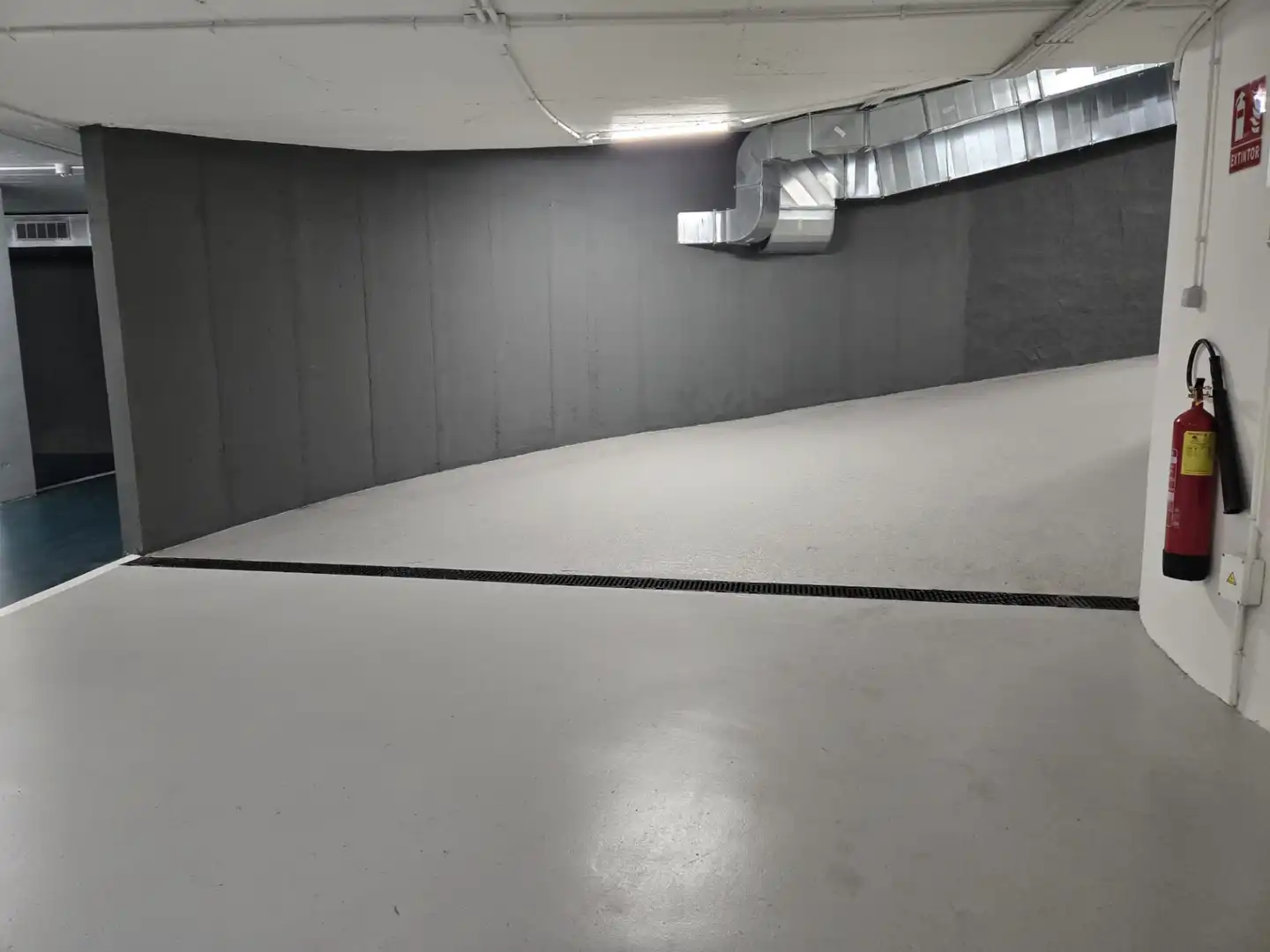 Garage zum Verkauf in L'Hospitalet de Llobregat mit Alarm