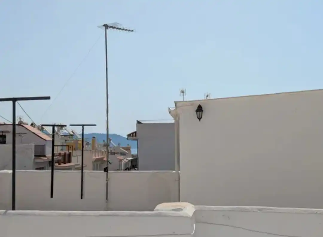 Außenansicht von Maisonette zum Verkauf in Nerja mit Terrasse, Abstellraum und Möbliert