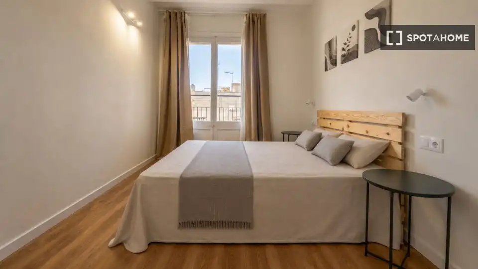 Appartamento con terrazza in affitto a Ciutat Vella, imagen 3
