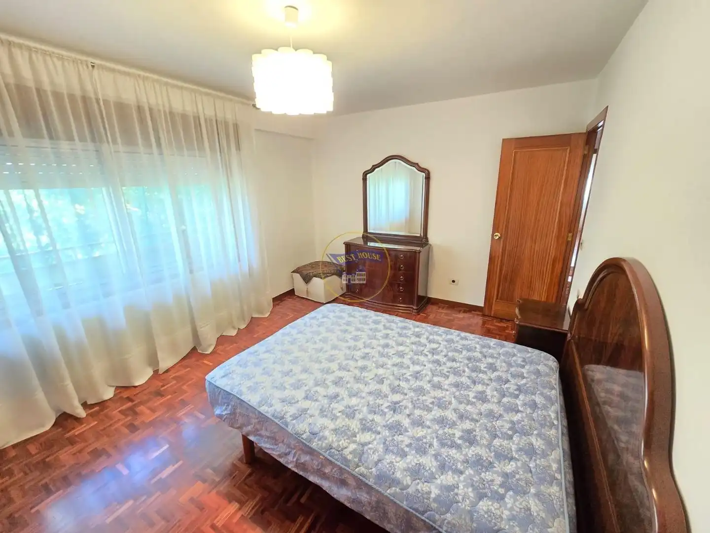 Habitación de Piso en venta en Vigo  con Calefacción, Parquet y Terraza