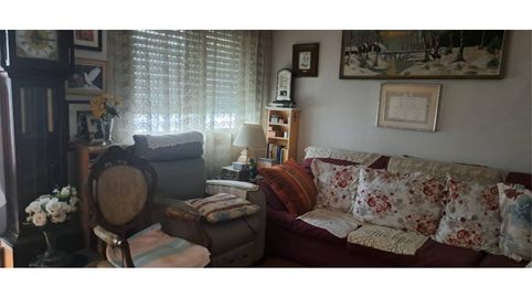 Se vende amplio piso en el centro con garaje.