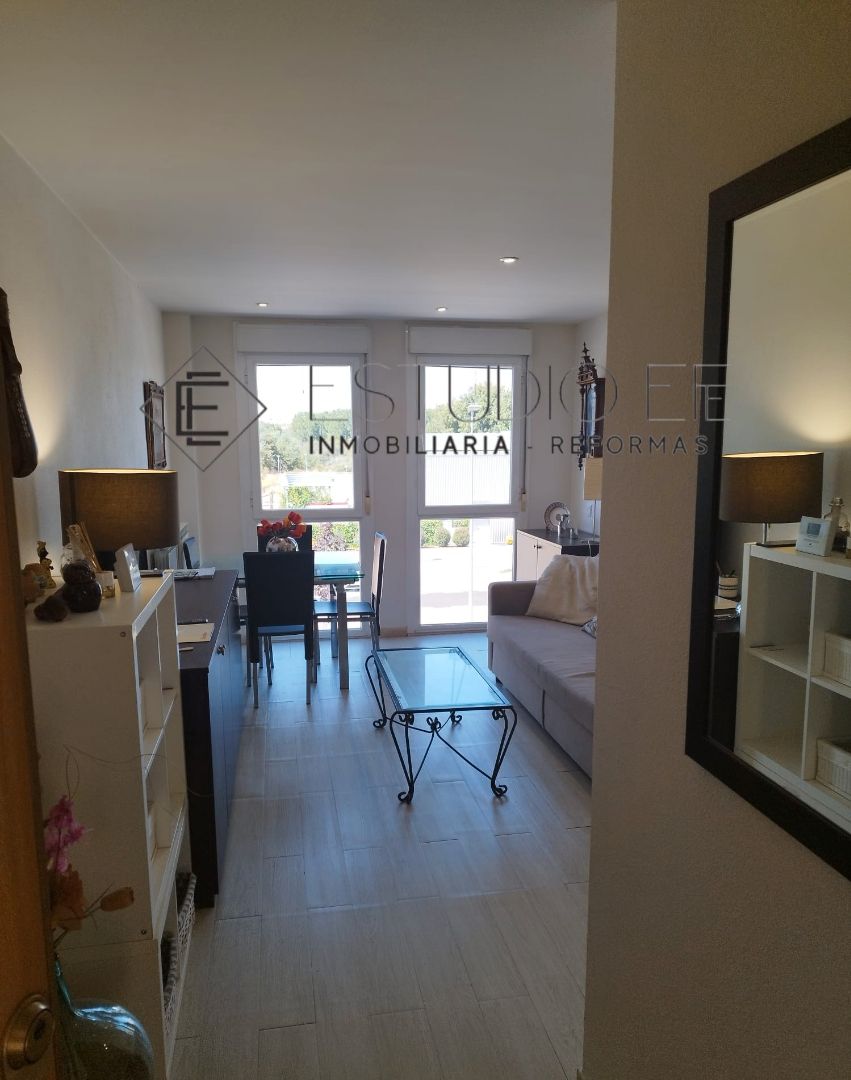 Living room of Flat for sale in Salamanca Capital  with Heating, Storage room and Furnished
