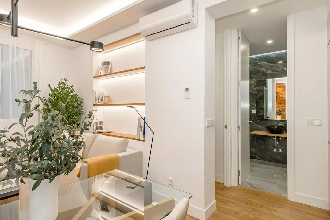 Living room of Flat for sale in Madrid  with Air Conditioner and Heating