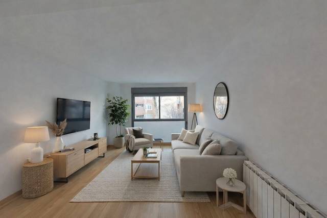 Piso en Venta en Calle de Andorra en Canillas