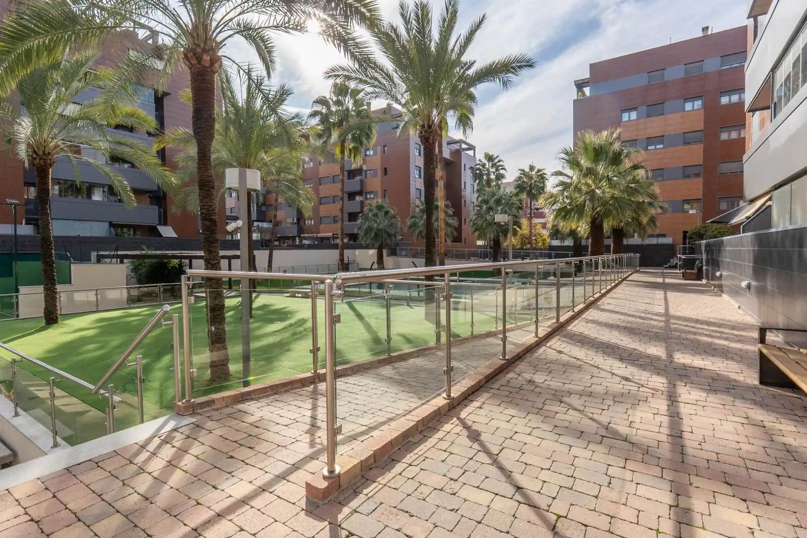 Außenansicht von Wohnung zum Verkauf in Granada mit Heizung, Privatgarten und Balkon