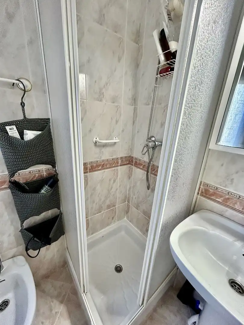 Baño de Piso en venta en Laredo con Calefacción, Terraza y Amueblado