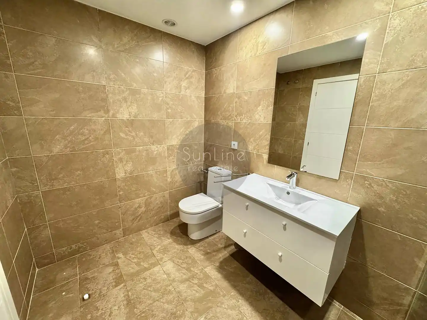 Badezimmer von Wohnung zur Miete in Valencia mit Klimaanlage, Abstellraum und Haustiere erlaubt