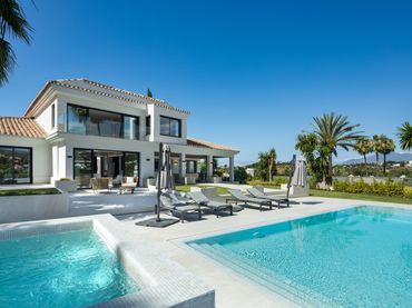 Casa con piscina in vendita a Nueva Andalucía
