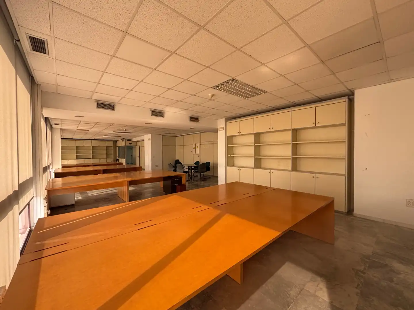 Büro zur Miete in Sevilla mit Klimaanlage, Heizung und Internet