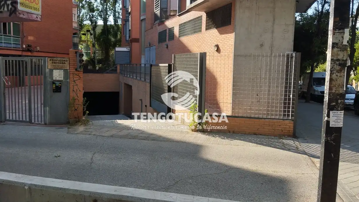 Garage for rent in Calle de Luis Ruiz, Pueblo Nuevo