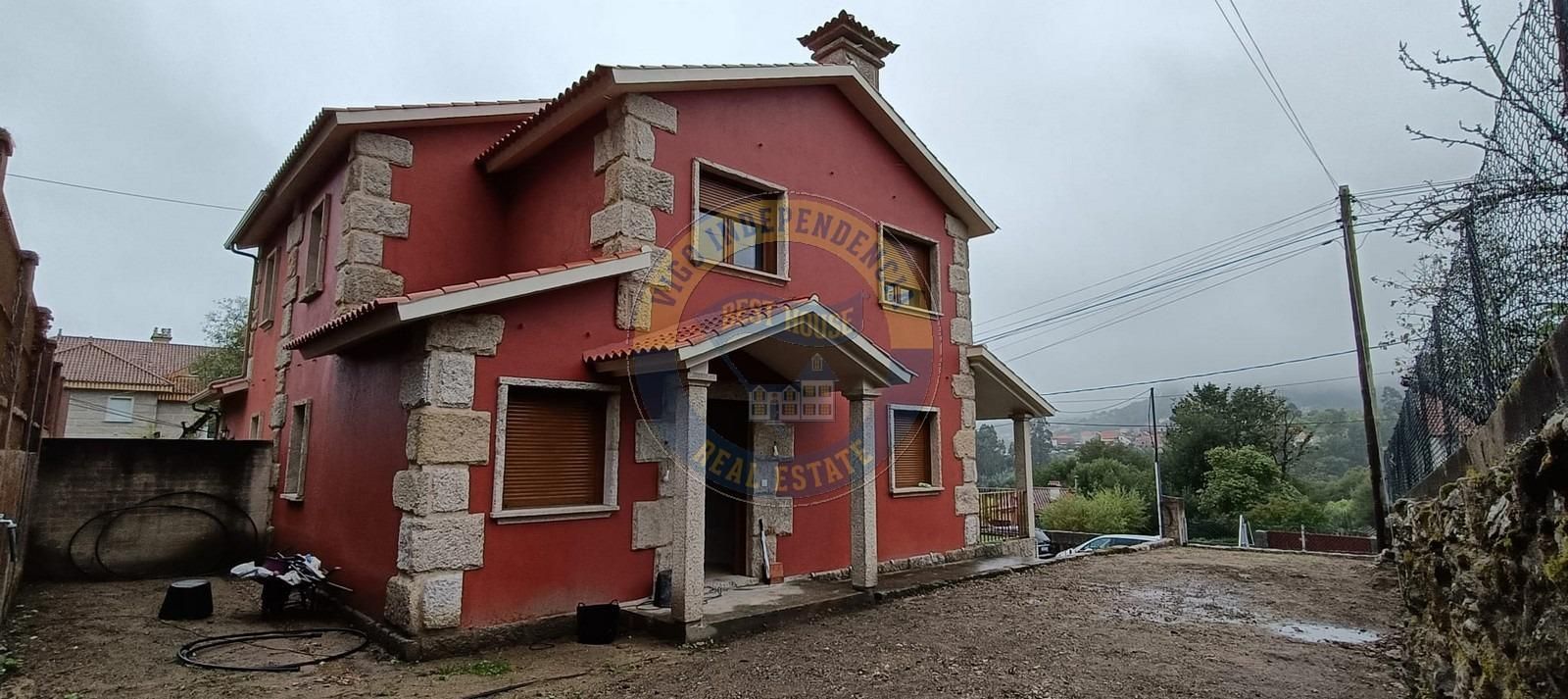 Vista exterior de Casa adosada en venda en Moaña amb Calefacció