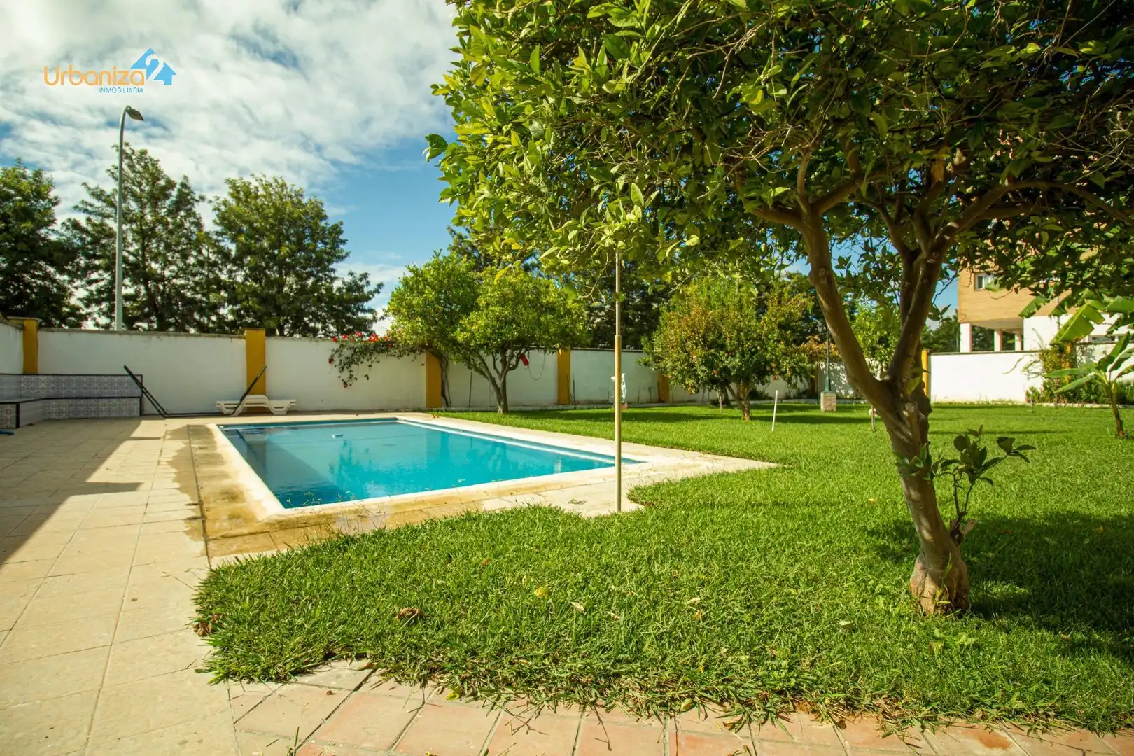 Piscina de Casa o xalet en venda en Badajoz amb Aire condicionat, Jardí privat i Terrassa