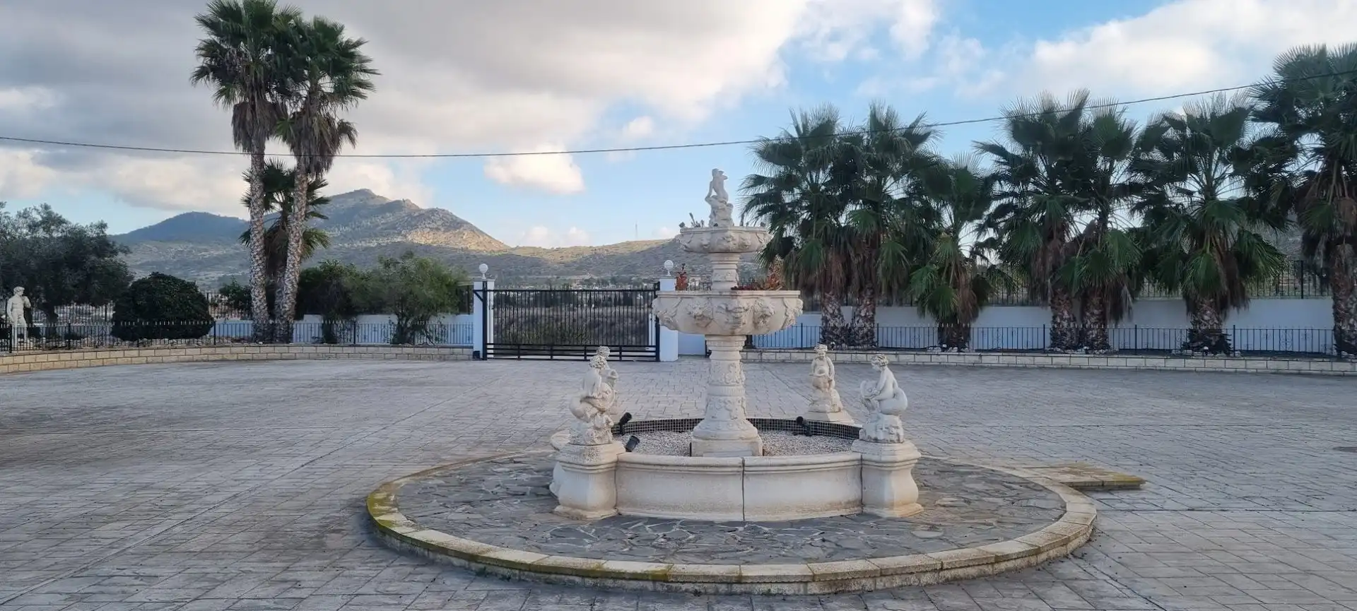 Vista exterior de Casa o xalet en venda en Hondón de los Frailes amb Jardí privat, Terrassa i Traster