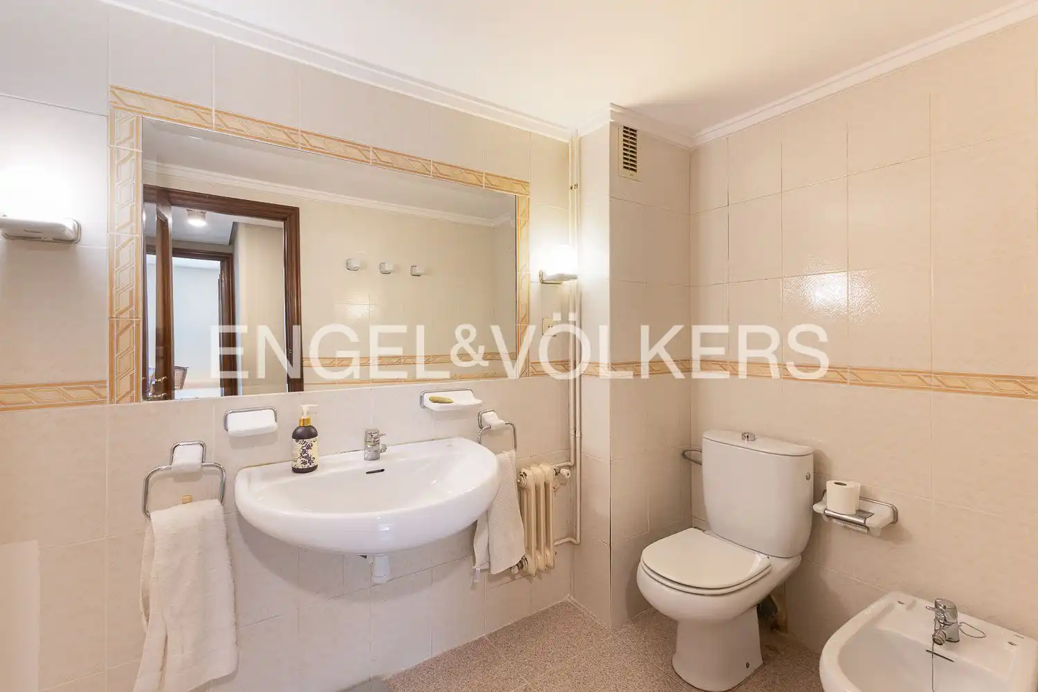 Baño de Piso en venta en Valencia con Calefacción y Terraza