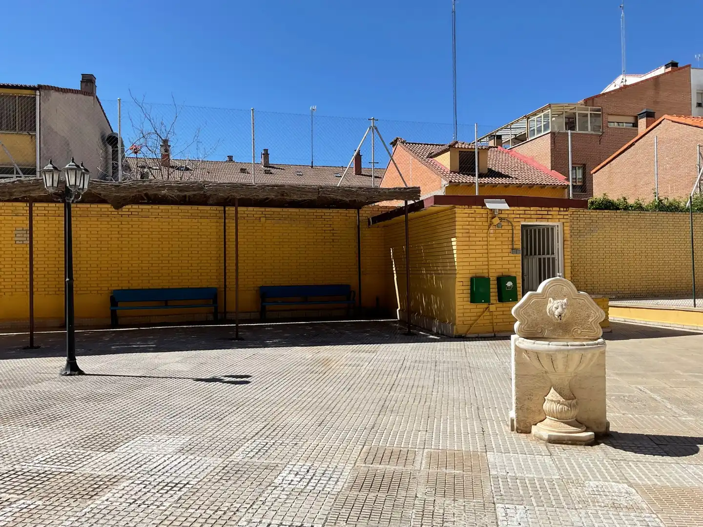 Vista exterior de Piso en venta en Alcalá de Henares con Calefacción, Parquet y Terraza