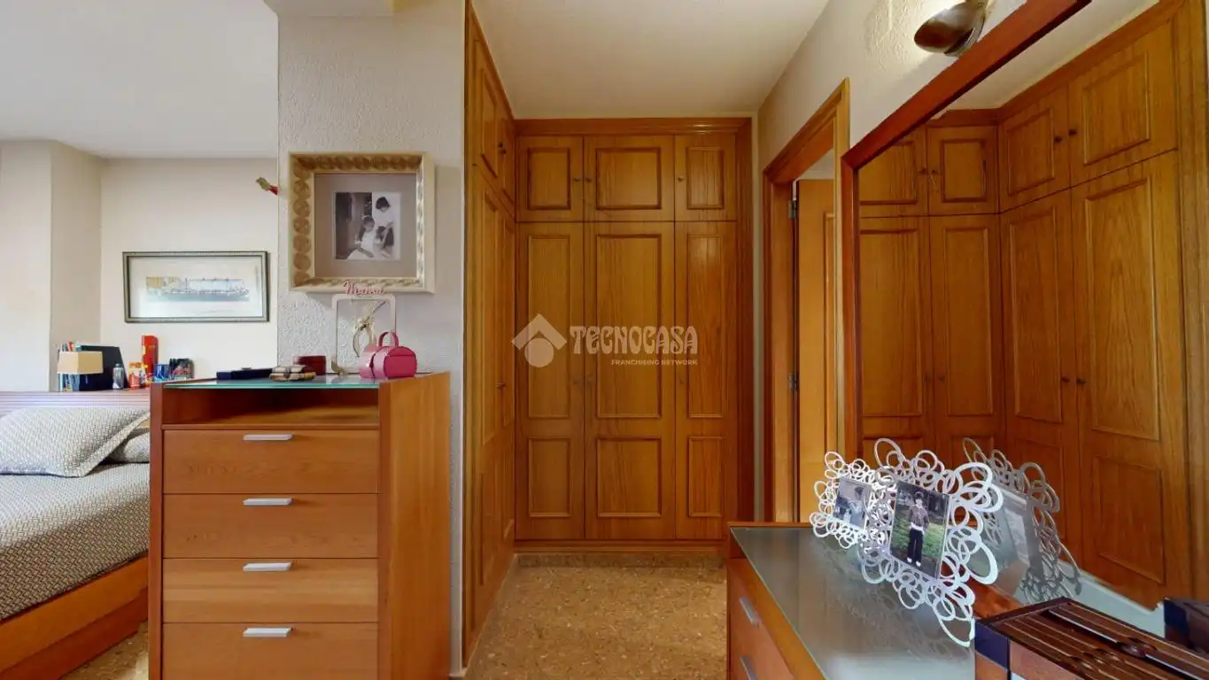 Flat for sale in Valencia  with Air Conditioner, Heating and Balcony