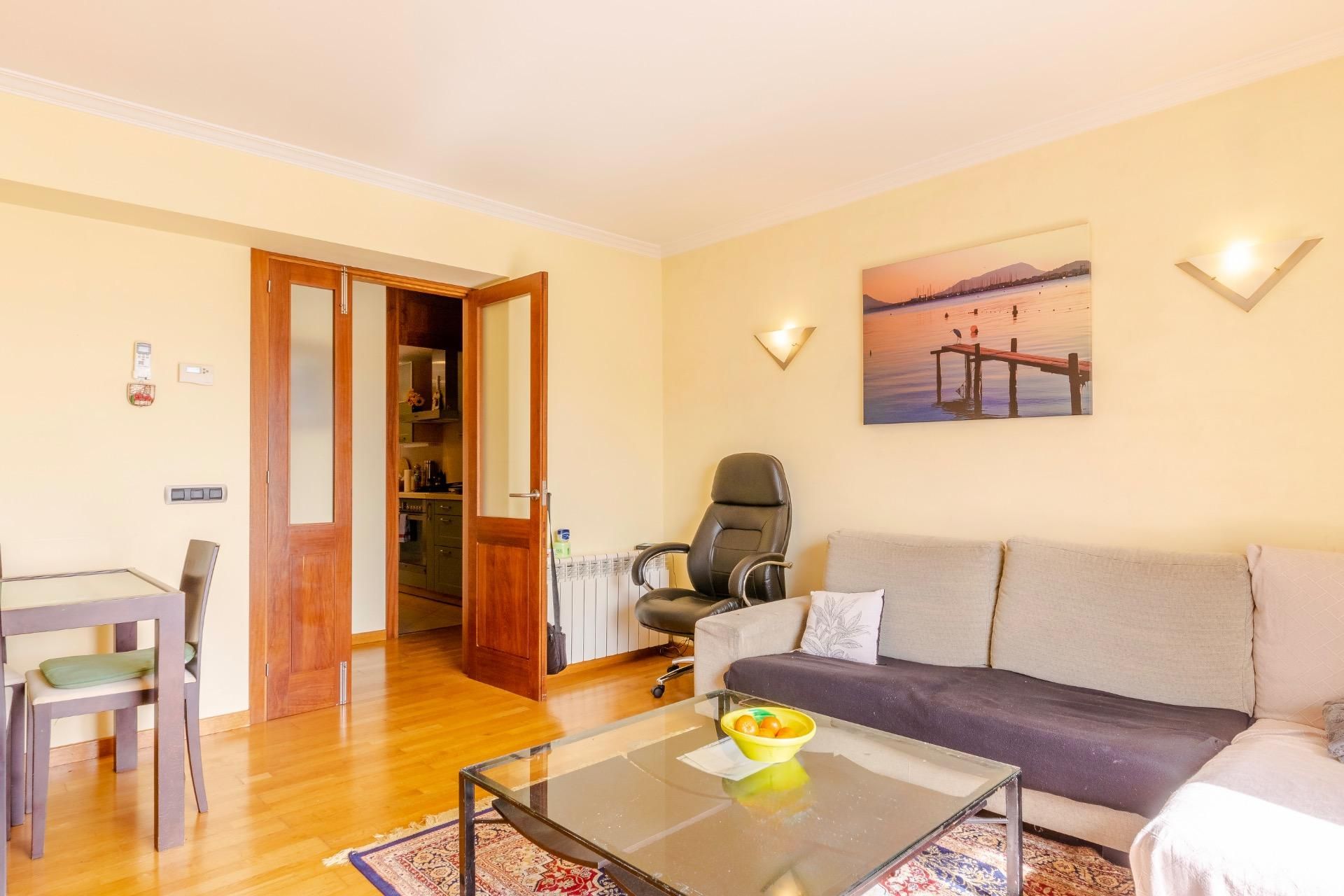 Wohnzimmer von Dachboden zum Verkauf in Pollença mit Heizung, Parkett und Terrasse