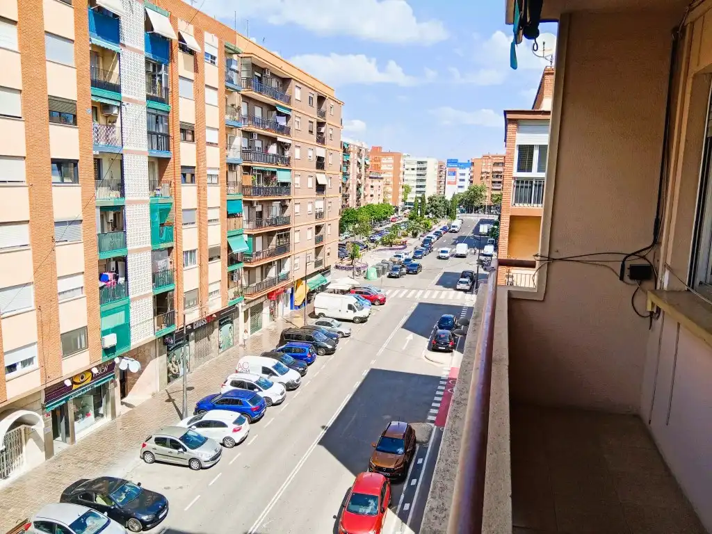 Vista exterior de Piso en venta en Valencia con Aire acondicionado, Amueblado y Horno