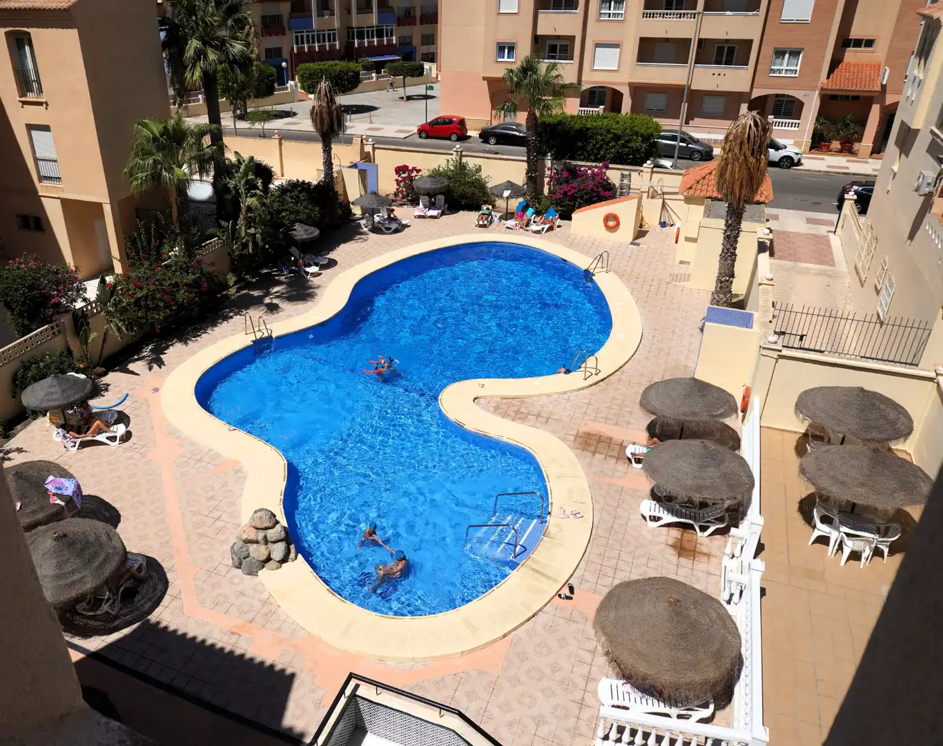 Piscina de Àtic en venda en Roquetas de Mar amb Terrassa, Moblat i Piscina comunitària
