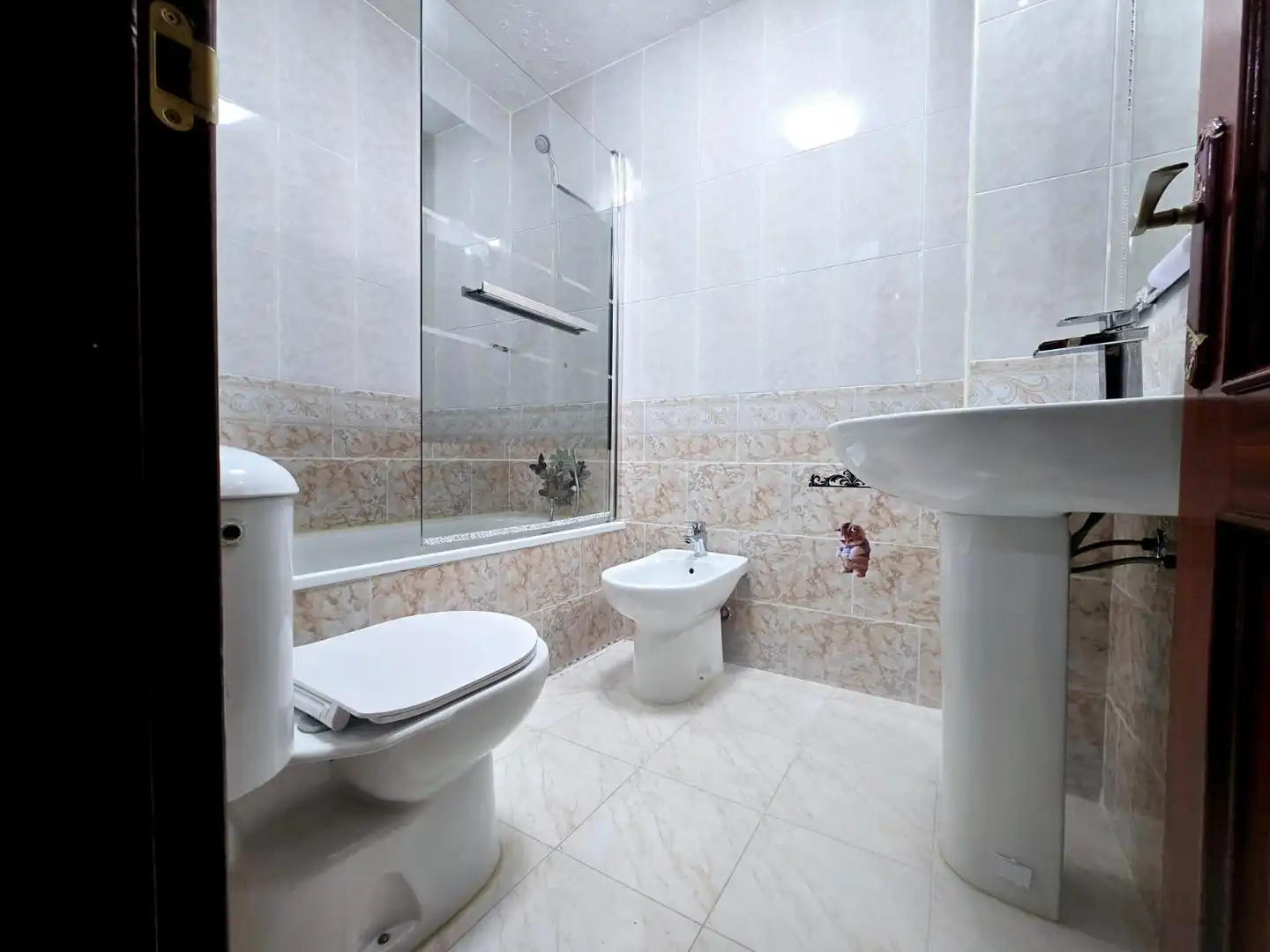 Bathroom of Flat for sale in Sevilla  with Terrace