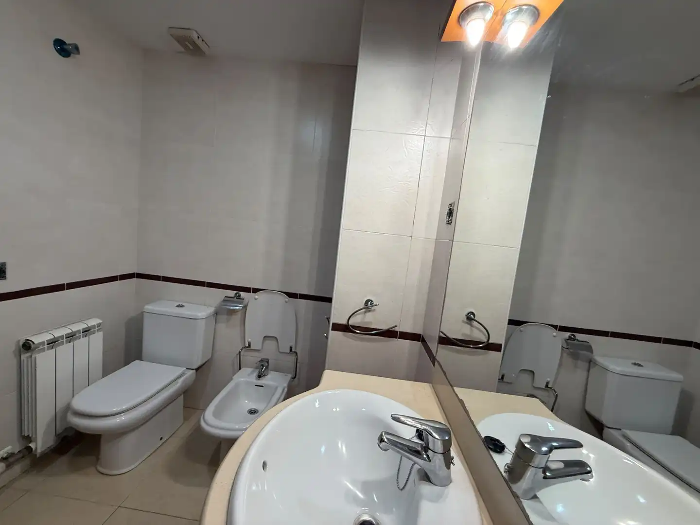 Baño de Dúplex en venta en Pineda de Mar con Calefacción, Terraza y Horno