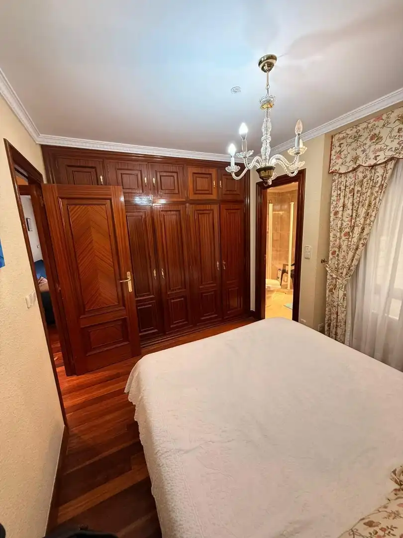 Habitación de Apartamento de alquiler en Laredo con Calefacción, Terraza y Amueblado