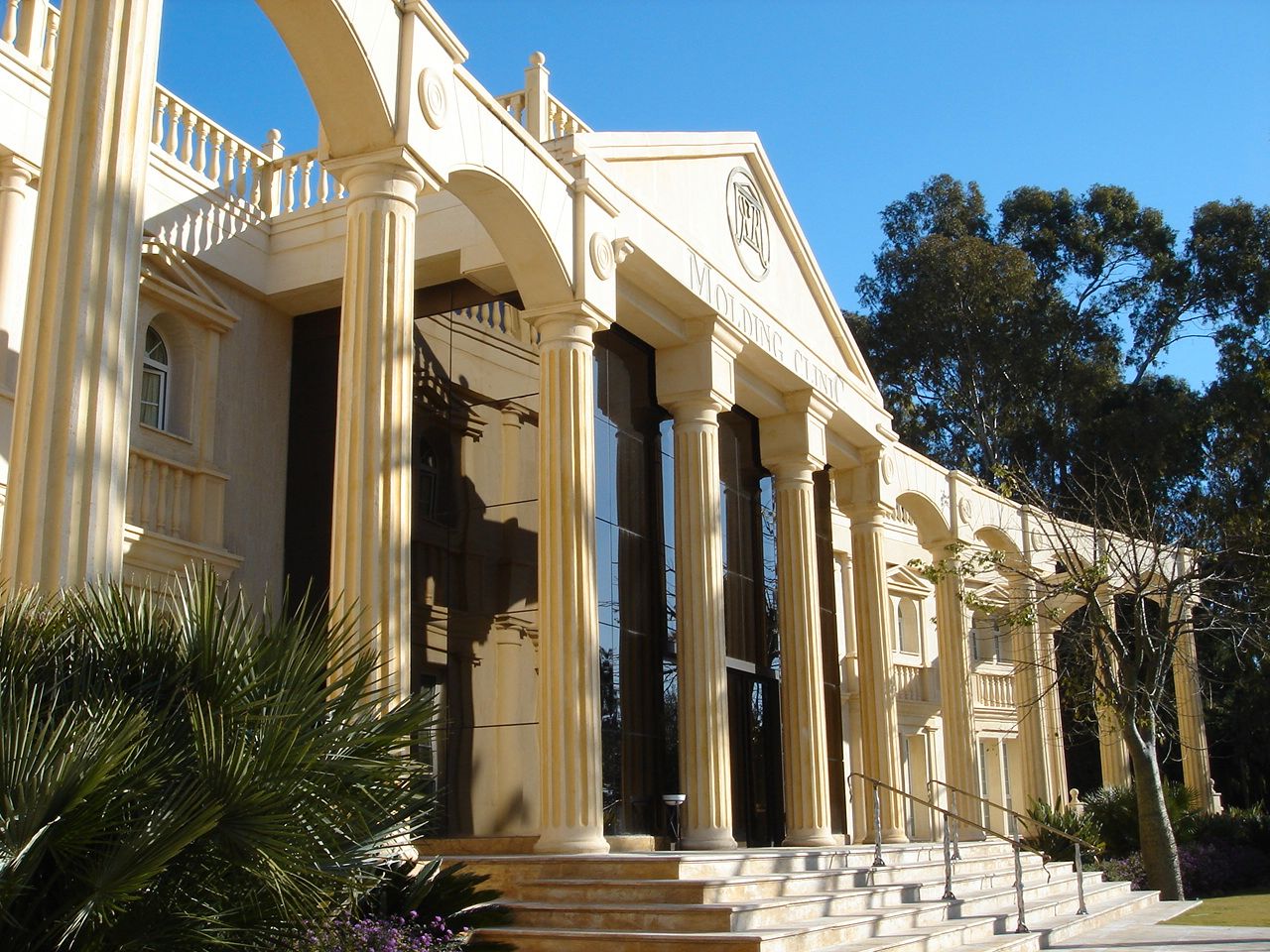 Vista exterior de Edifici en venda en Marbella amb Piscina comunitària